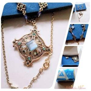 2004 Avon Cateye pendent and earring set